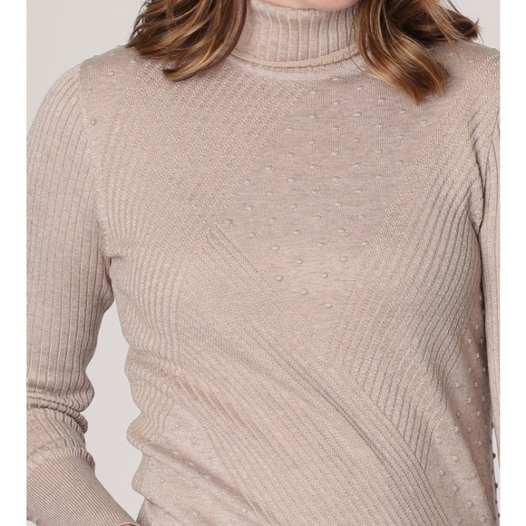 Beige turtleneck sweater - Picture 2 of 7